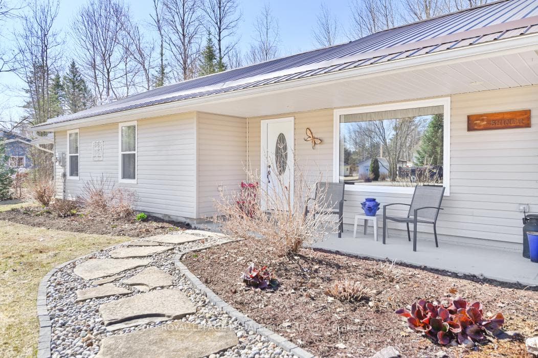 35 Denison Drive photo 6