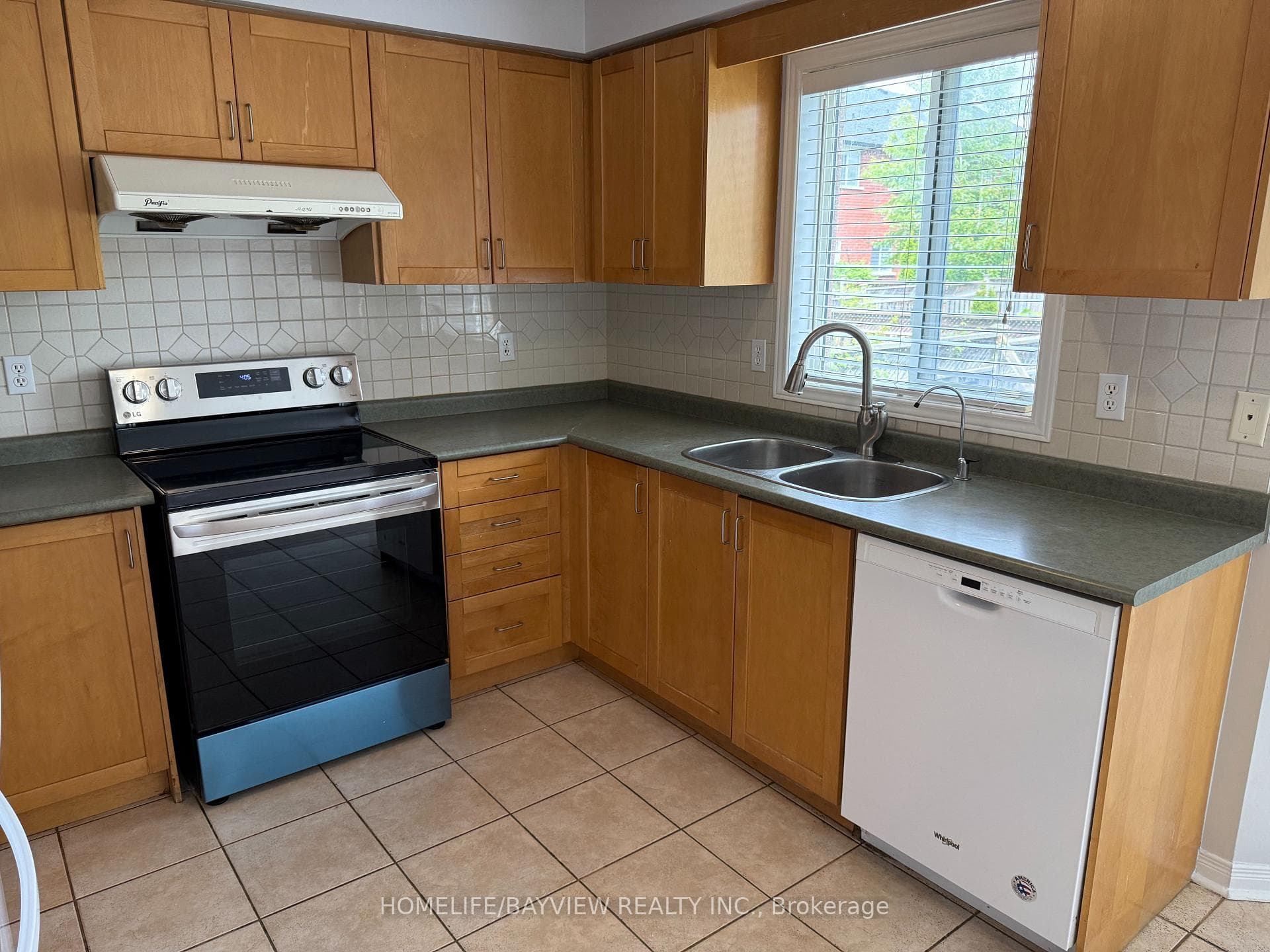 10 Selkirk Drive photo 8