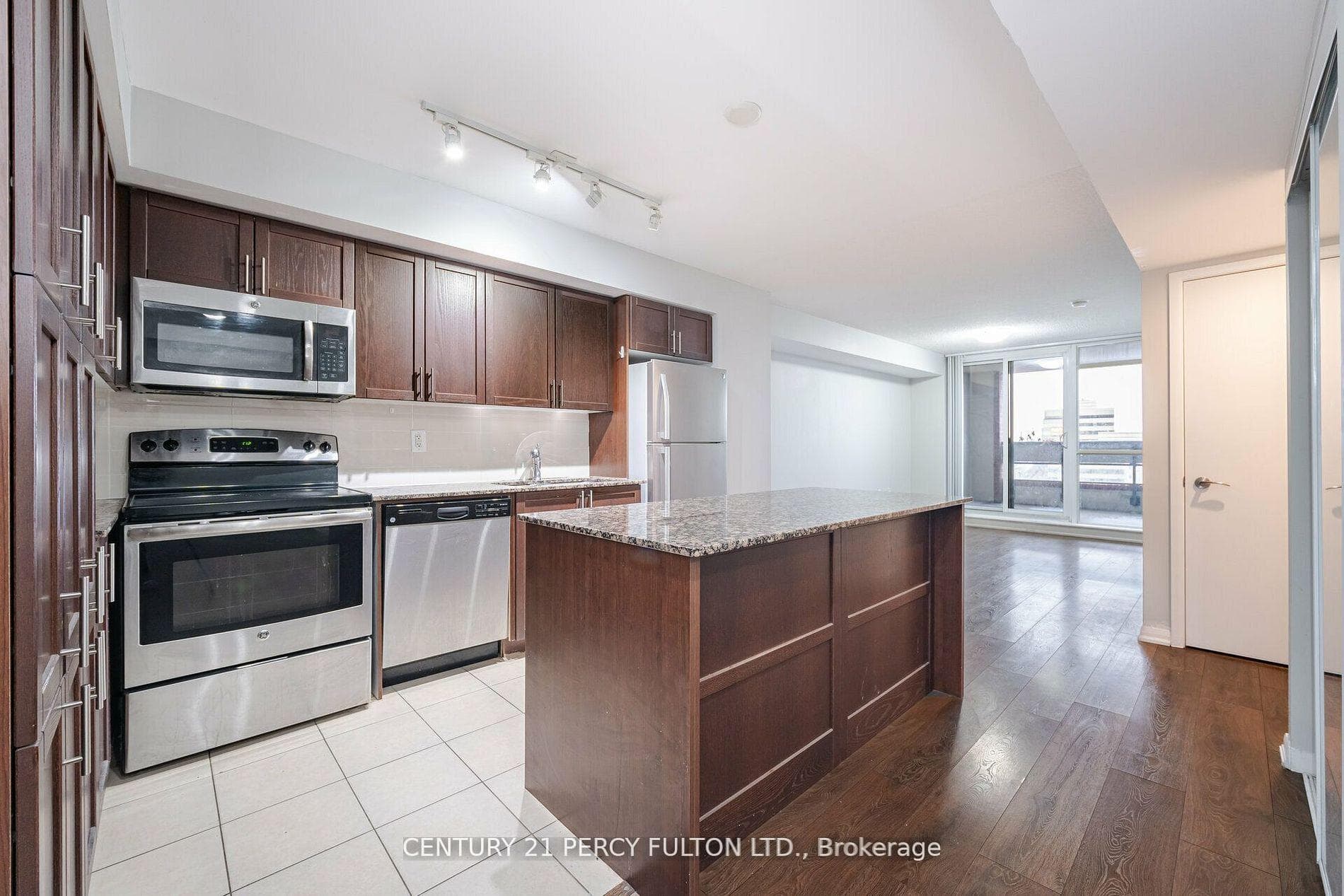 830 Lawrence Avenue Unit 501 photo 18