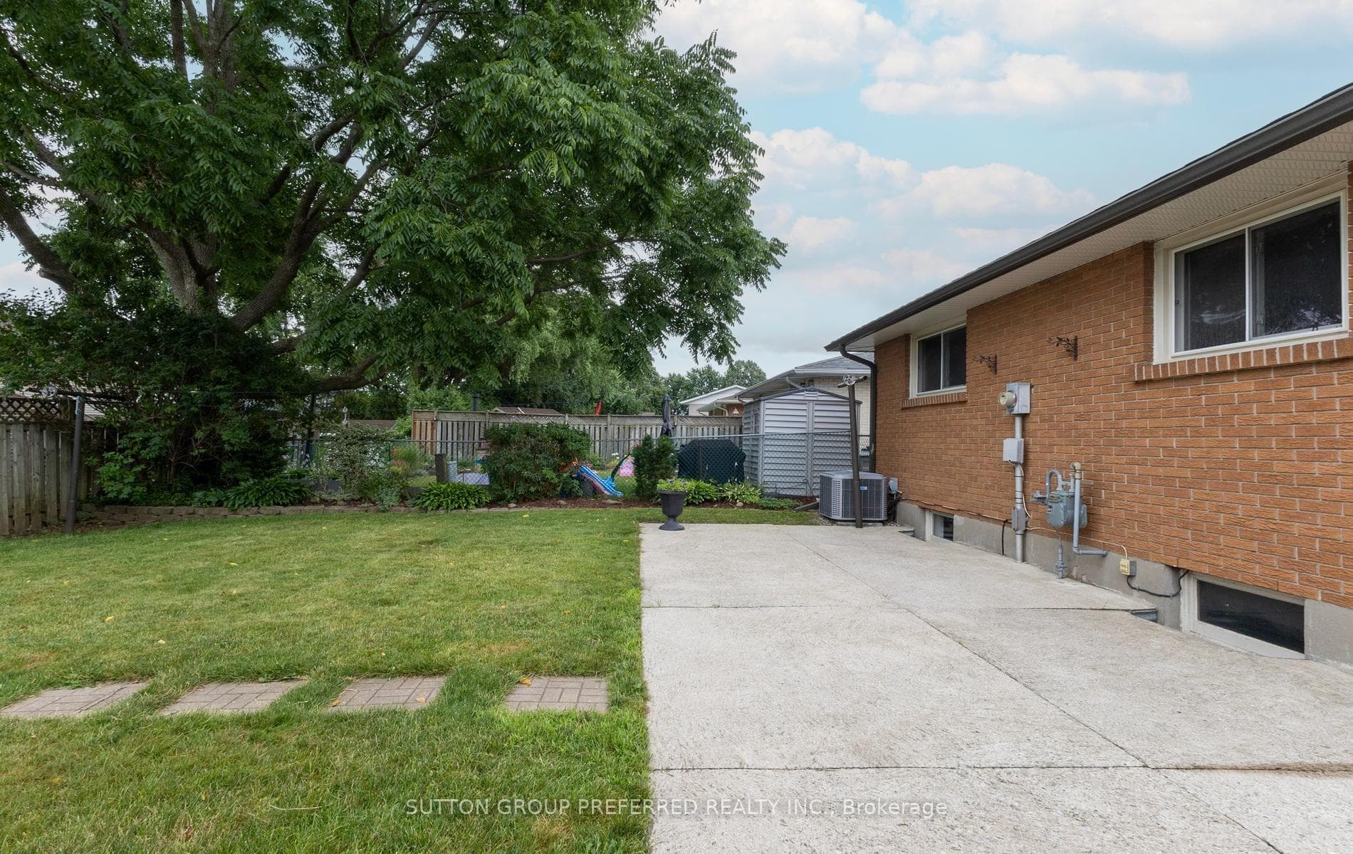 55 Jena Crescent photo 36