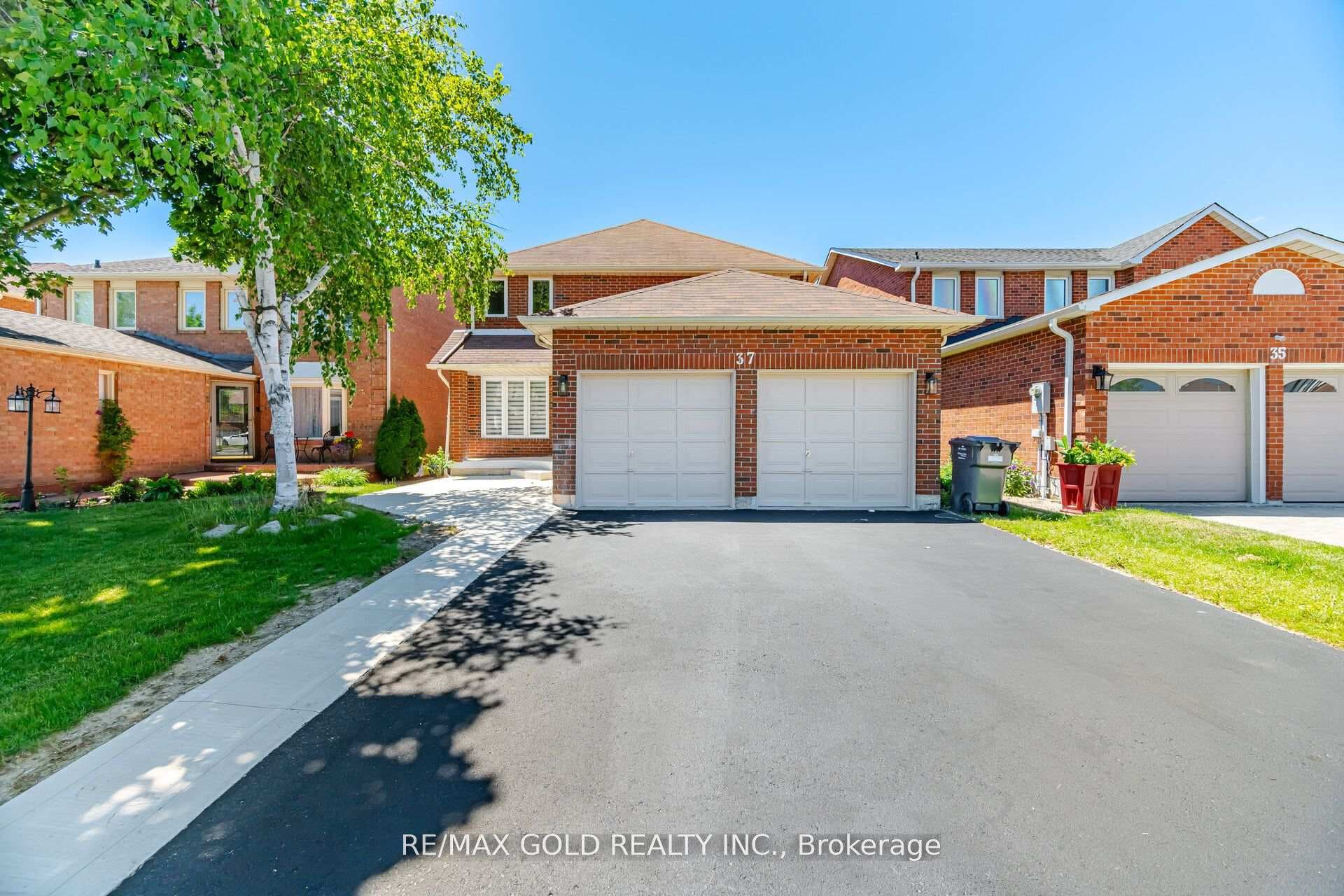 37 Lord Simcoe Drive photo 2