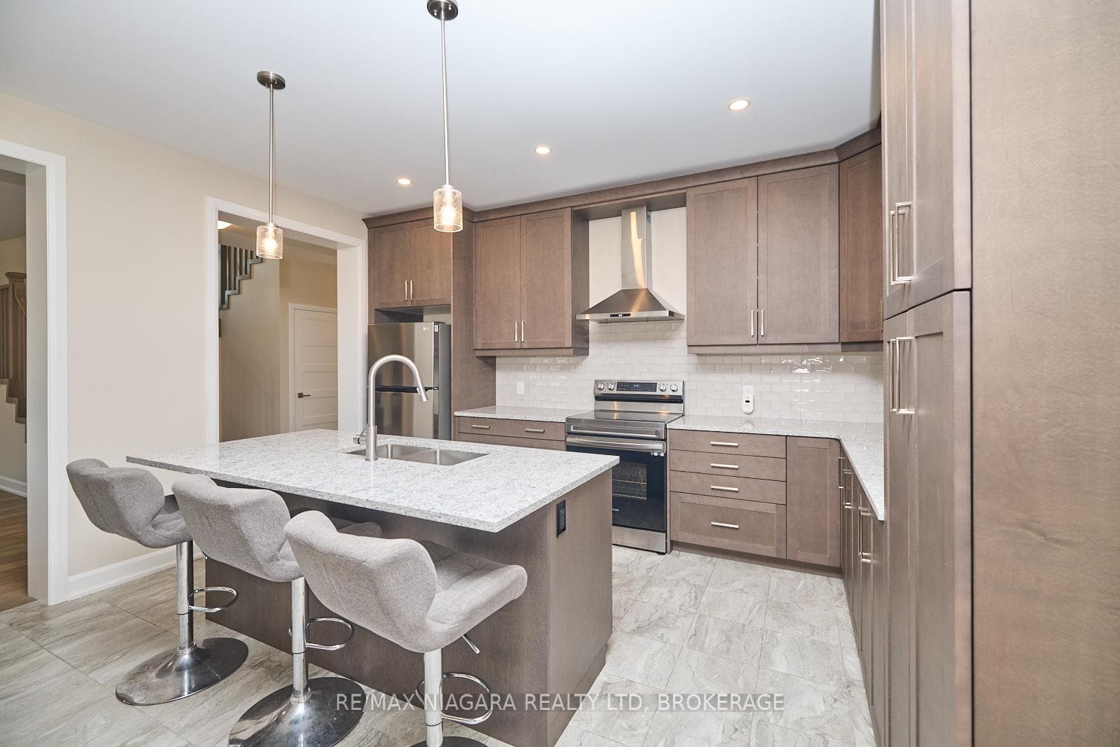 3823 SIMPSON Lane photo 28
