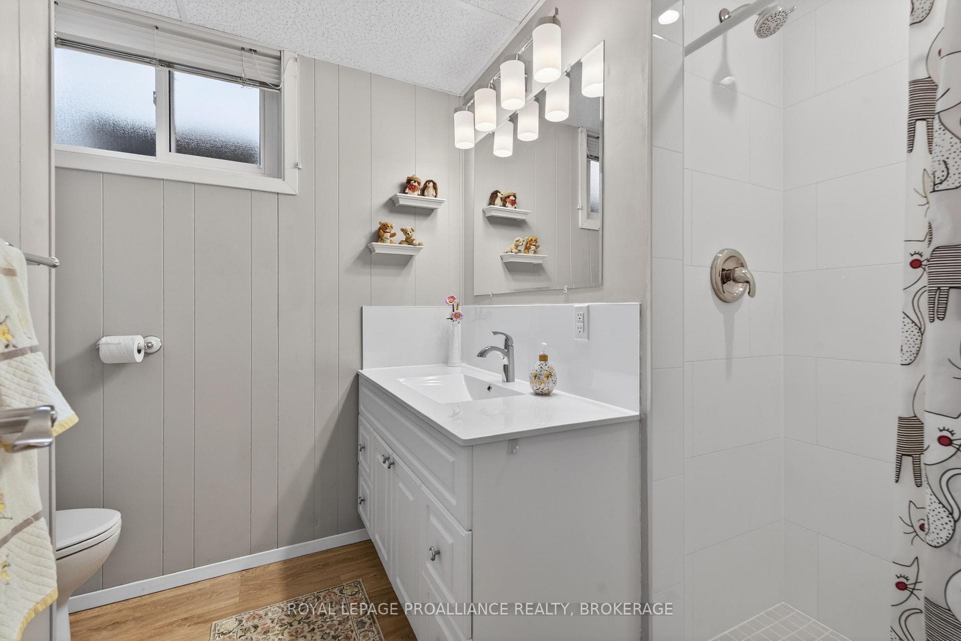 810 Camberley Crescent photo 23