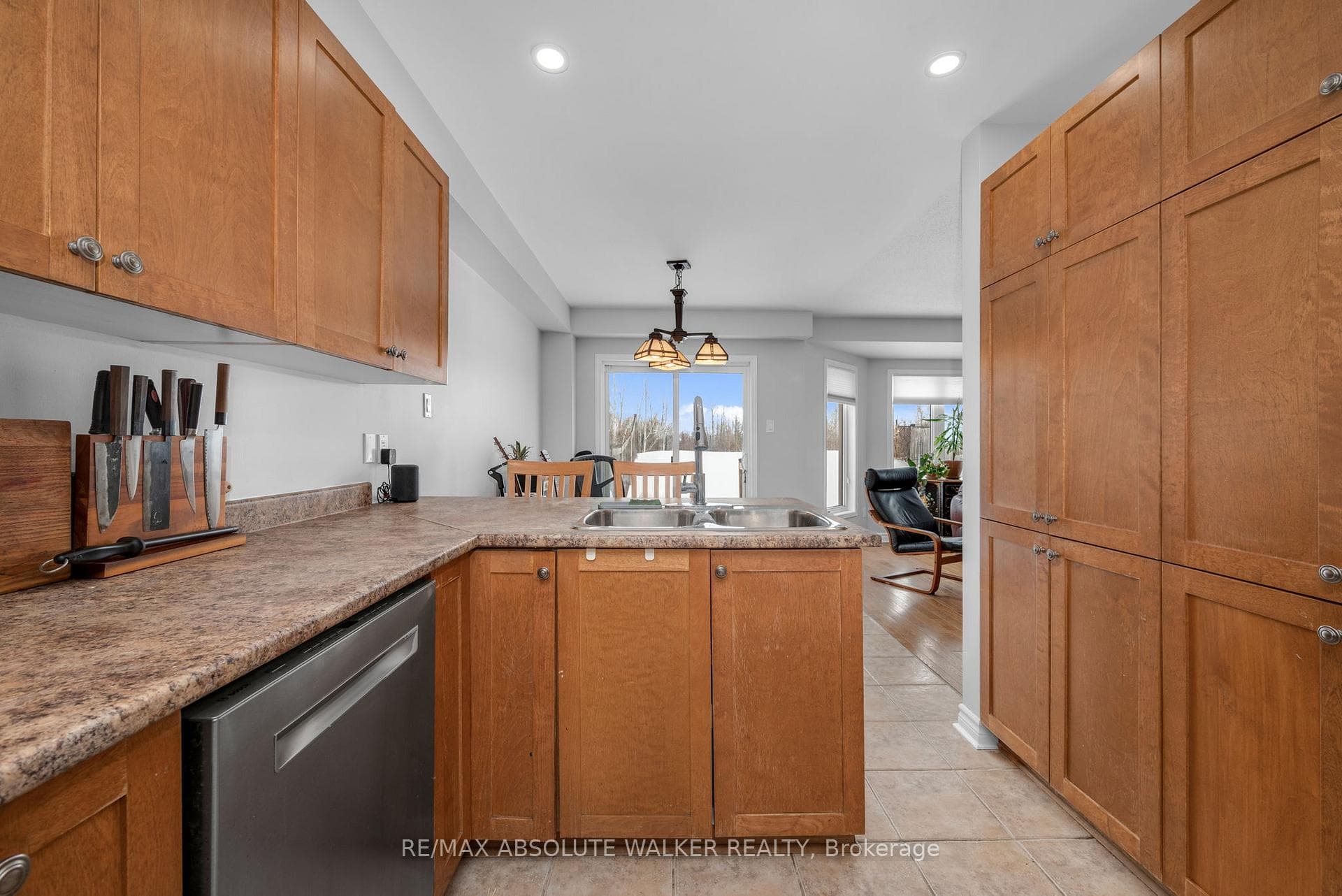 2351 Glandriel Crescent photo 18