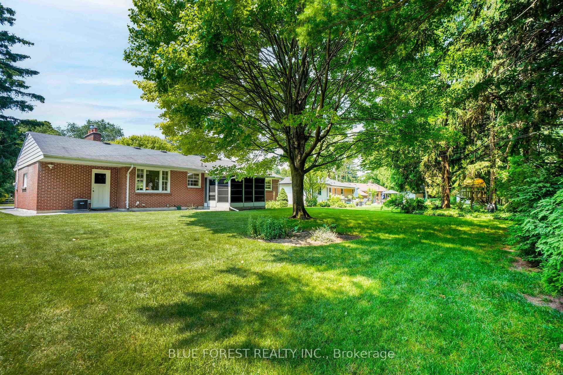 479 Glen Crescent photo 34