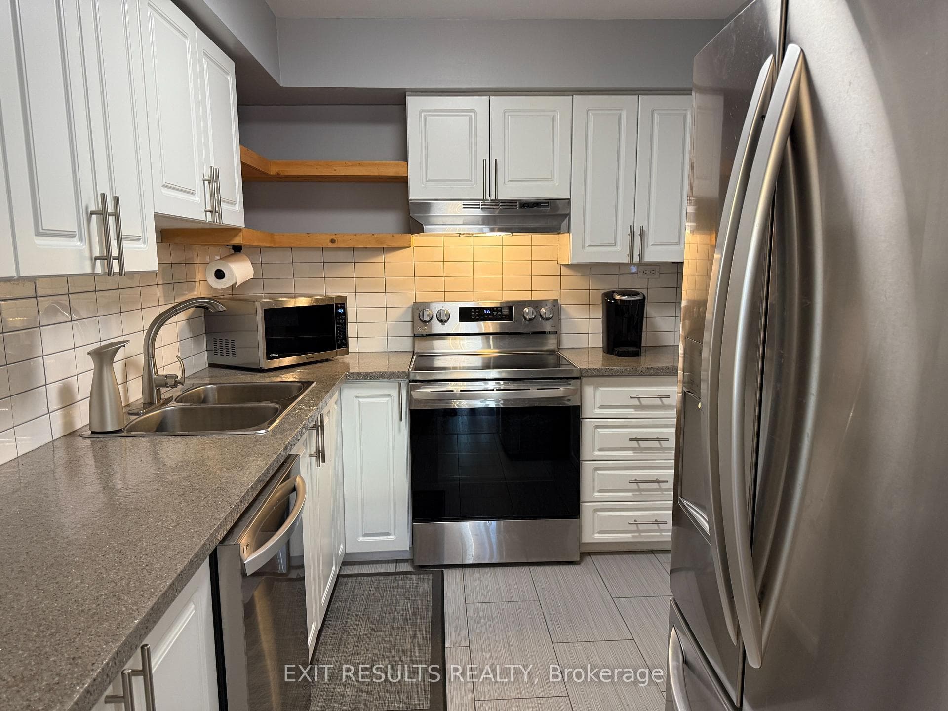 1090 DIANNE Avenue photo 16