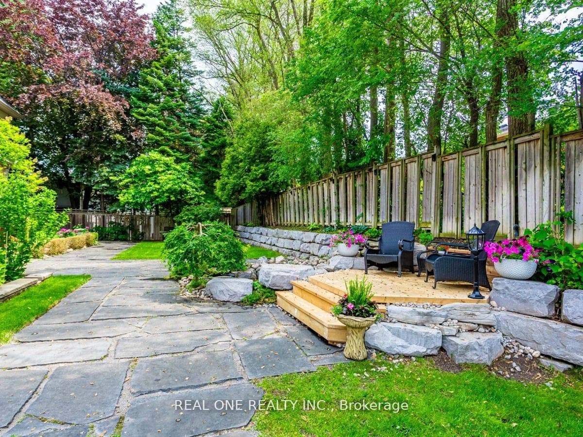 15 Royal Oak Drive photo 32