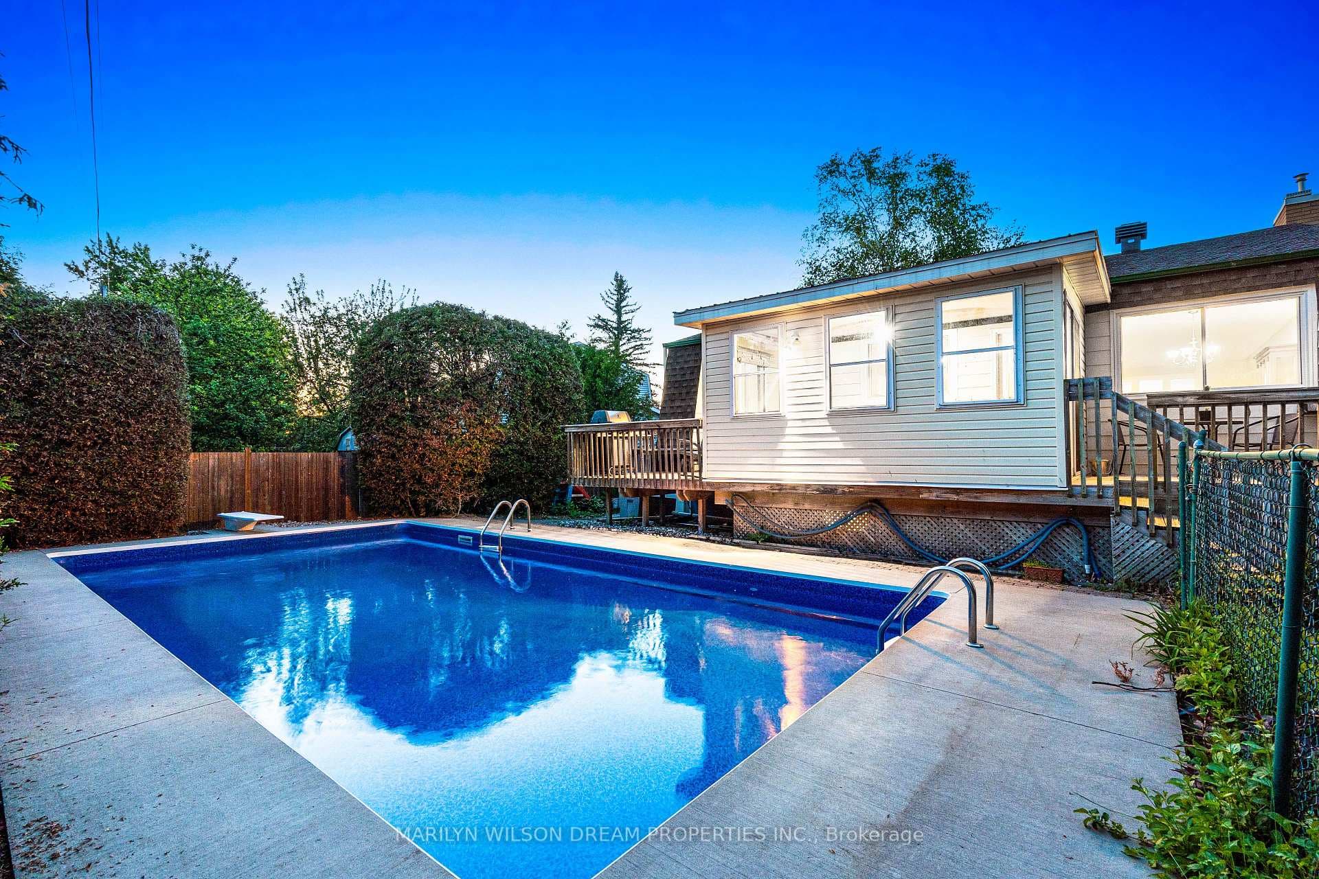 20 Coolbrook Crescent photo 3