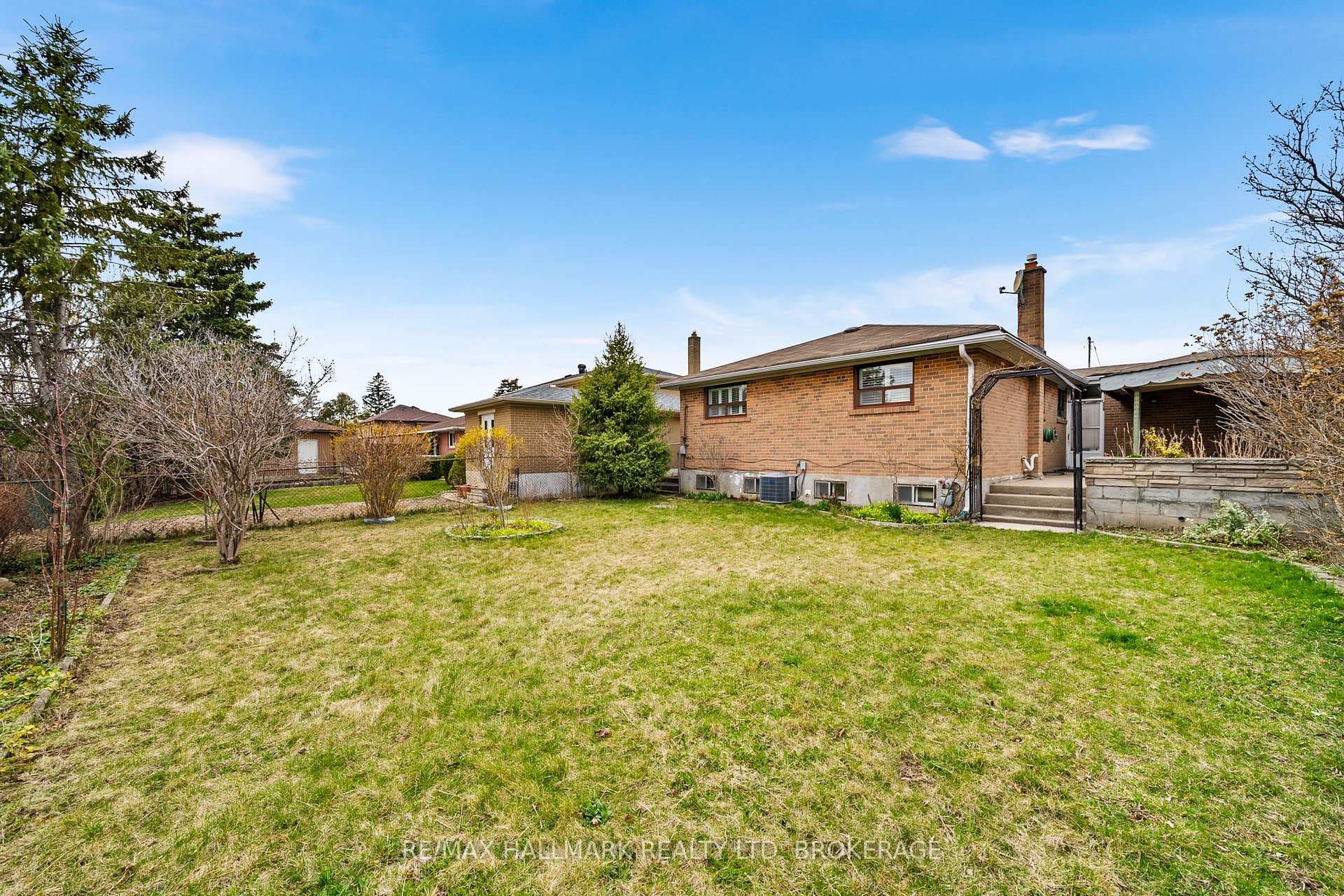 33 Roseglen Crescent photo 36