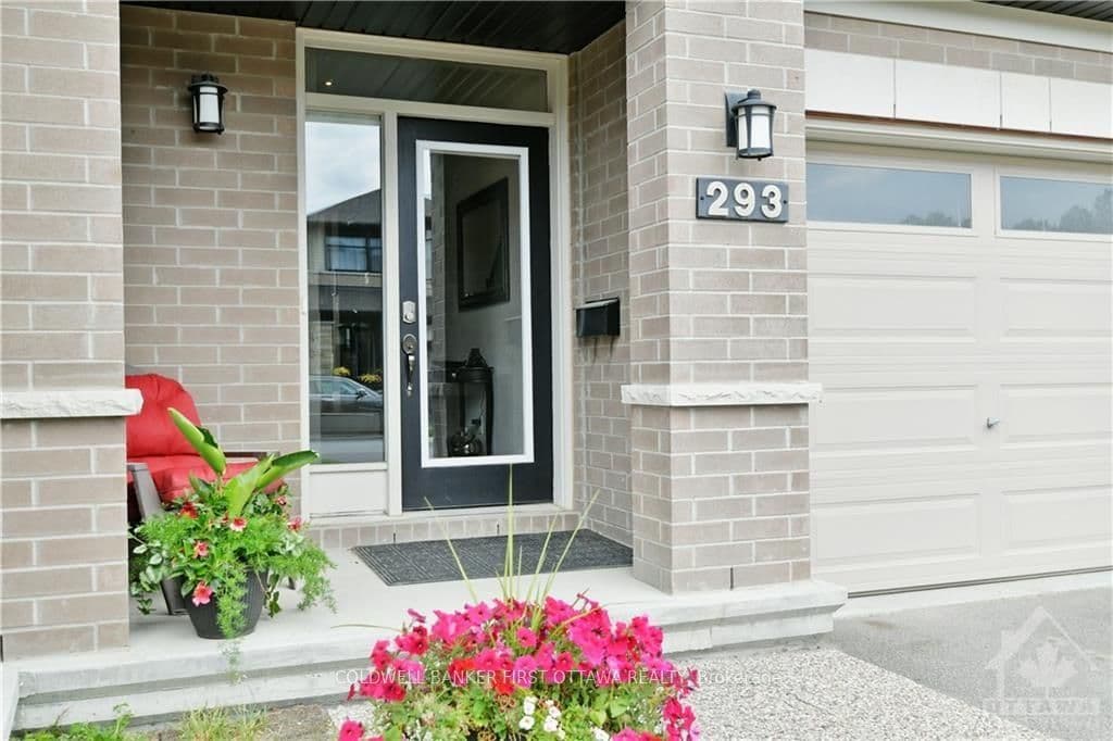 293 SHINLEAF Crescent photo 2