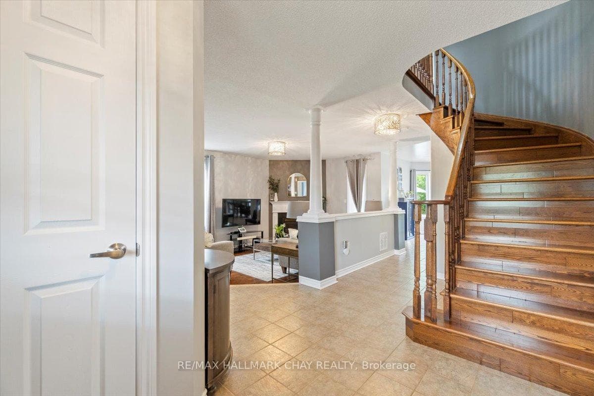 20 Stoneybrook Crescent photo 5