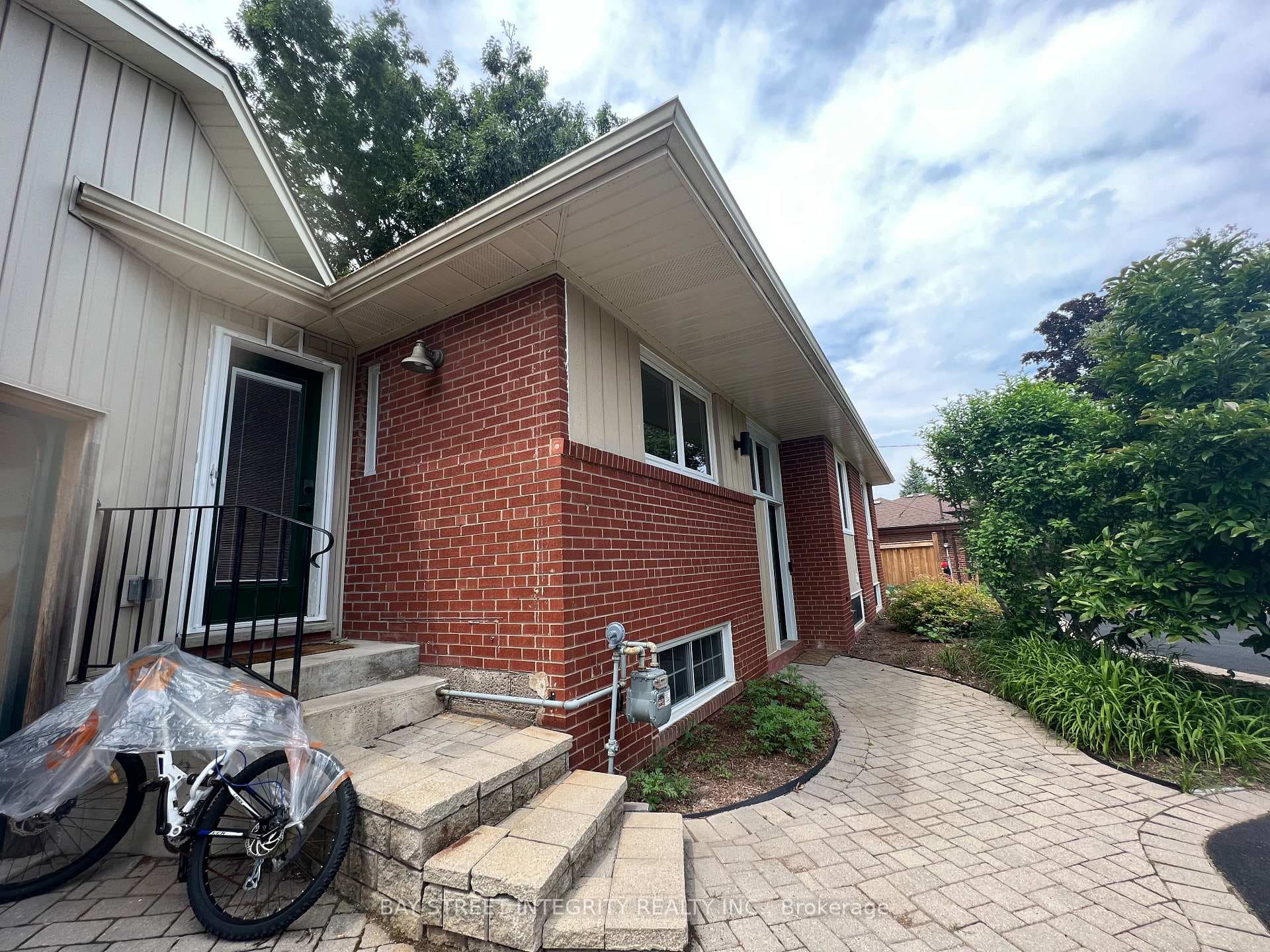 1339 Pinegrove Road Unit 2 photo 2