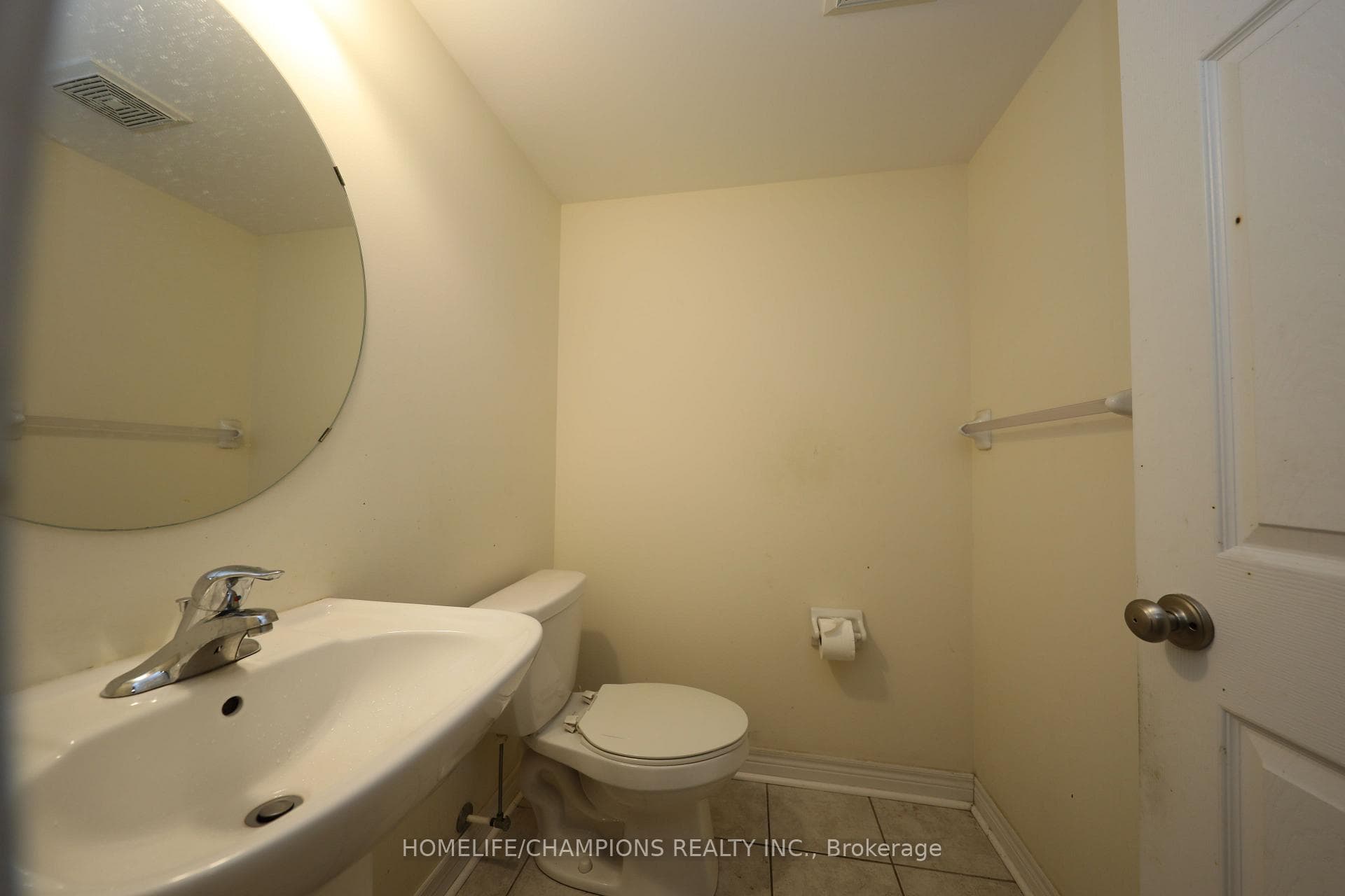 3632A St Clair Avenue photo 17