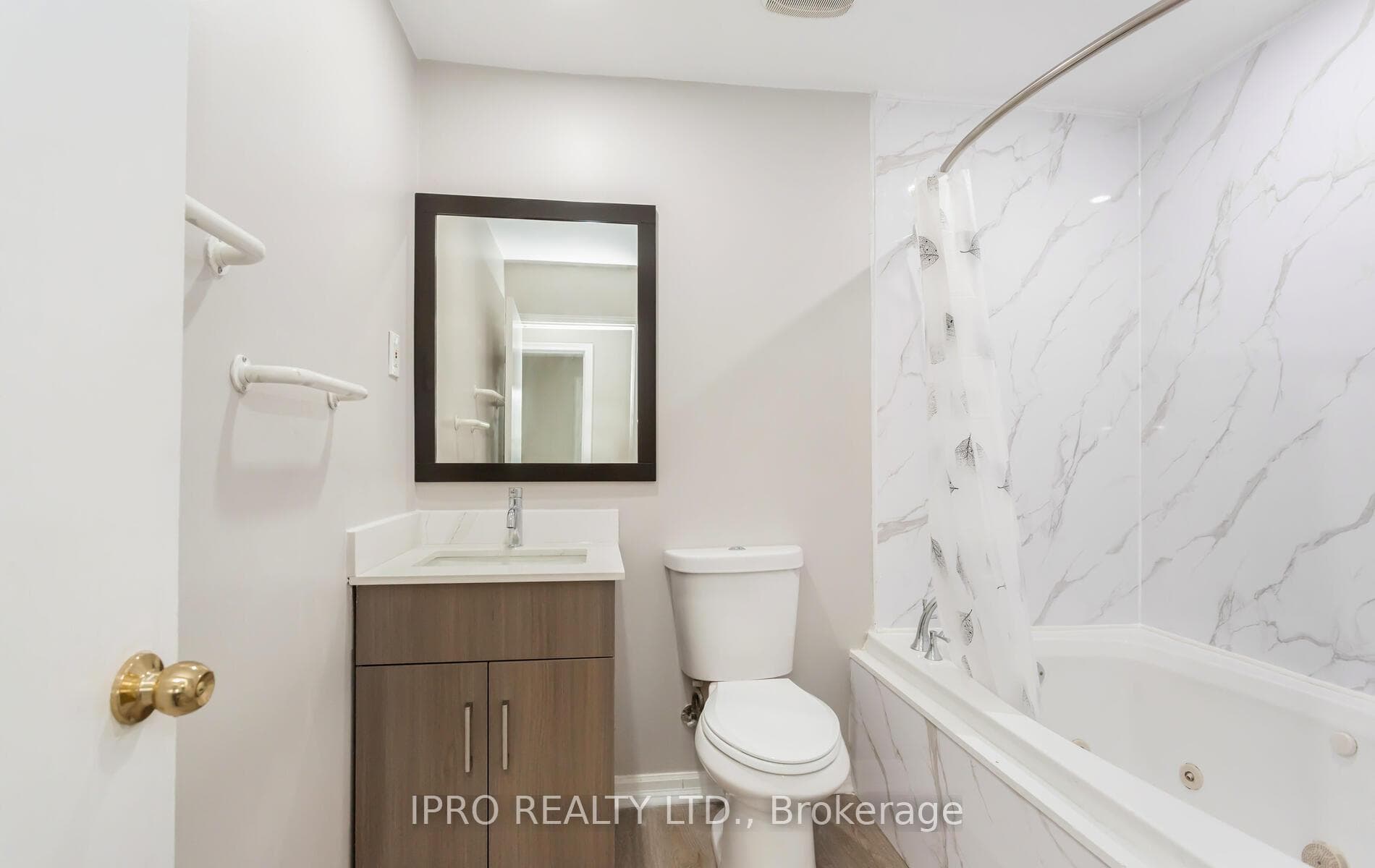 578 TRAFFORD Crescent photo 25
