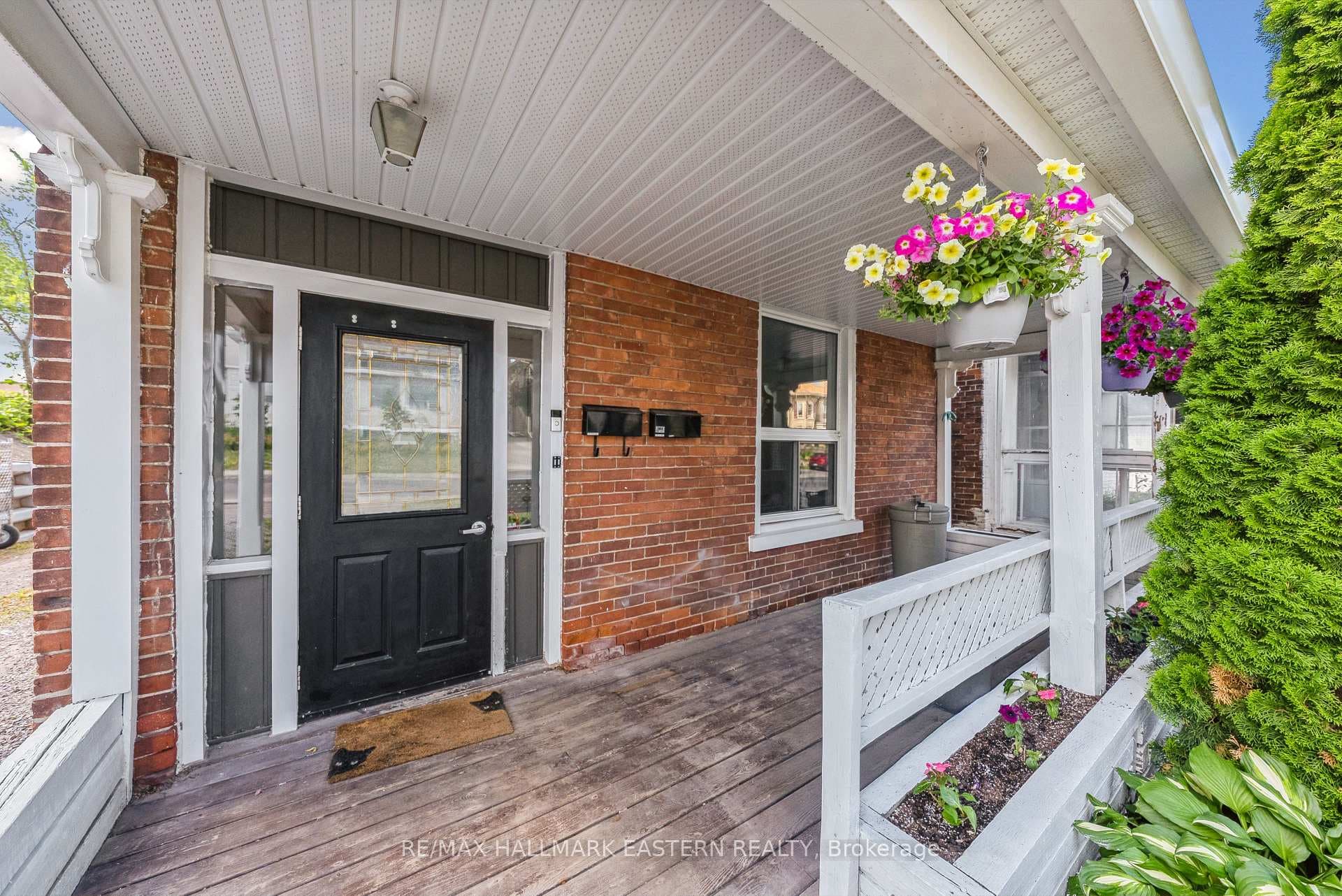 213 Brock Street photo 2