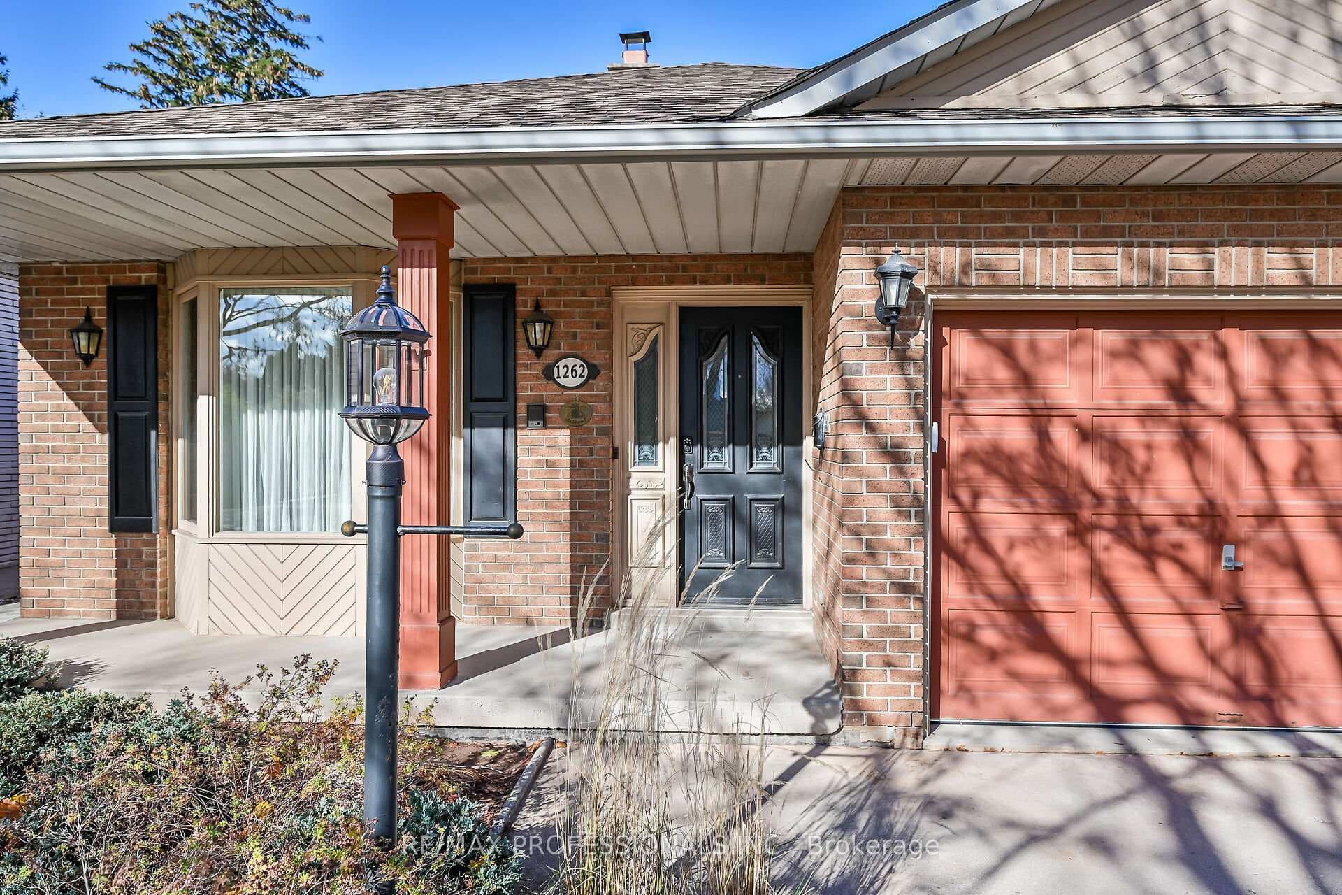 1262 Nathaniel Crescent photo 5