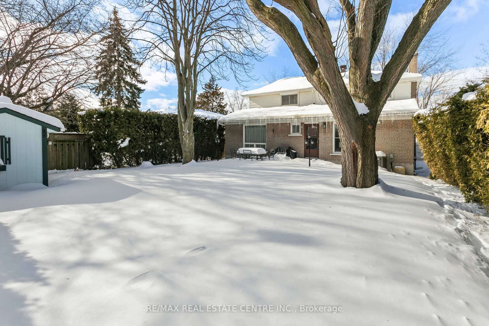3566 Nadine Crescent photo 49