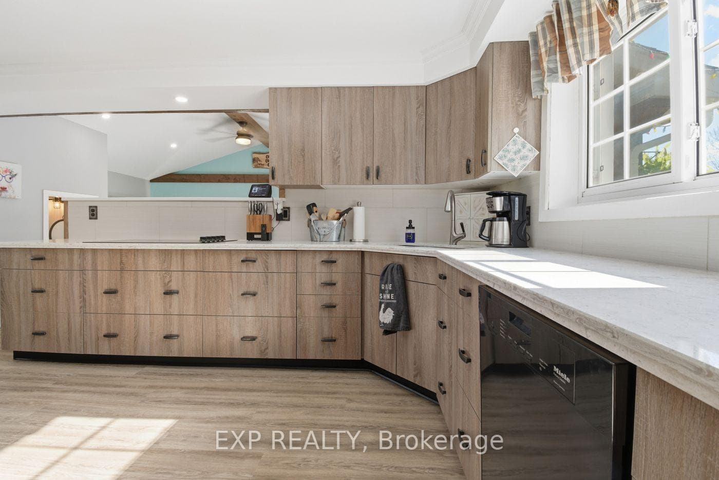 9043 Ridge Road photo 13