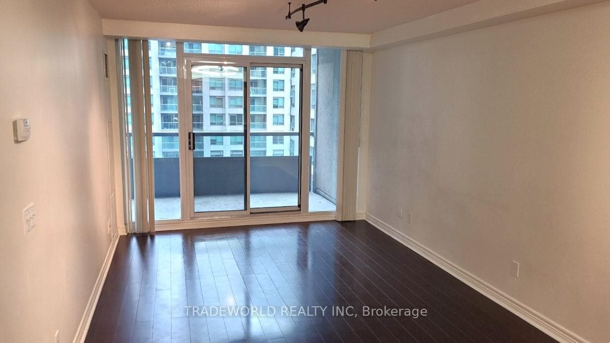 51 Lower Simcoe Street Unit 626 photo 2