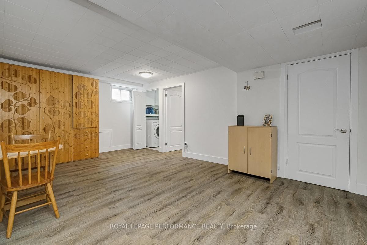 102 Donald Street photo 32