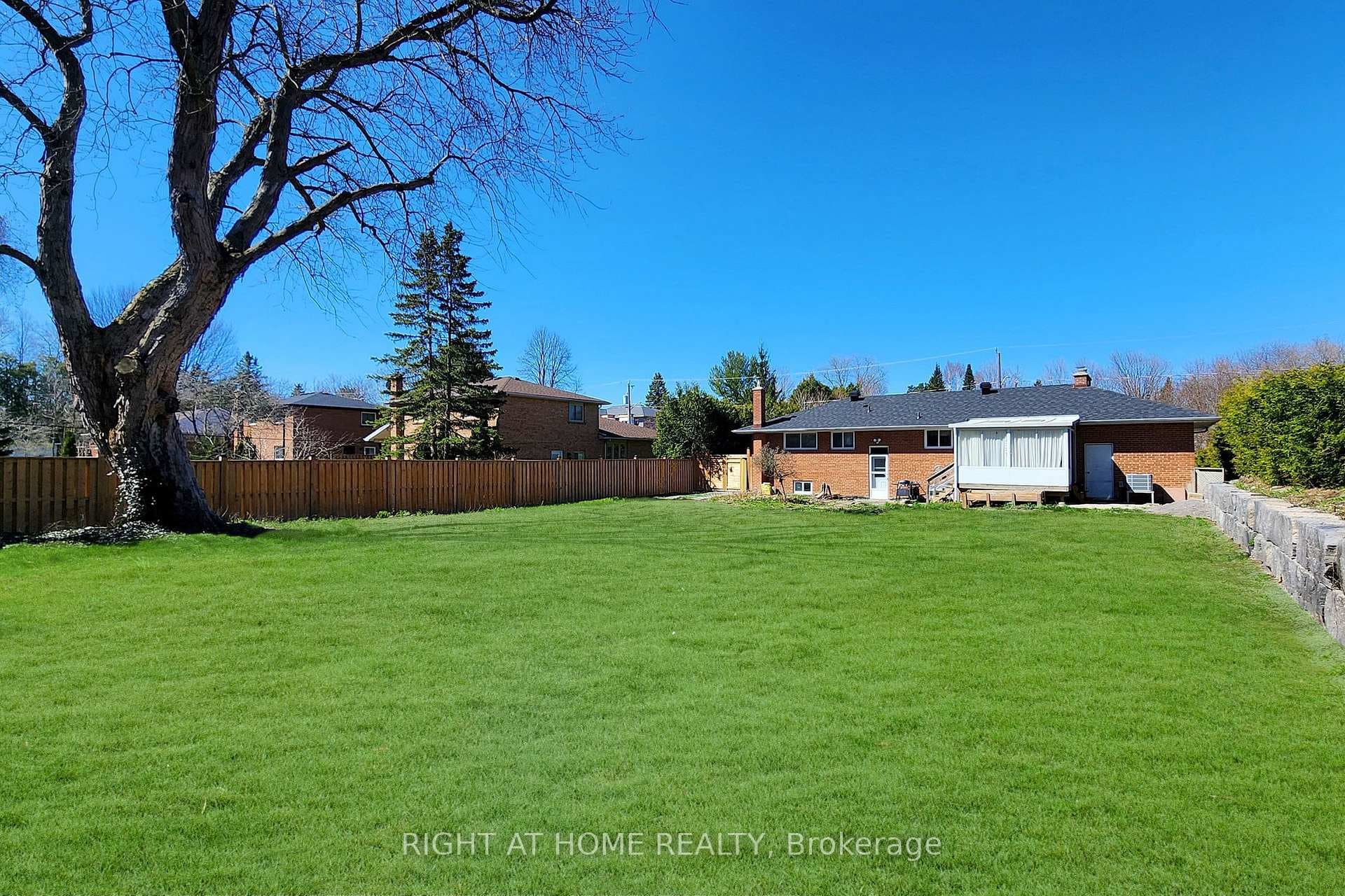 107 Howard Road photo 33
