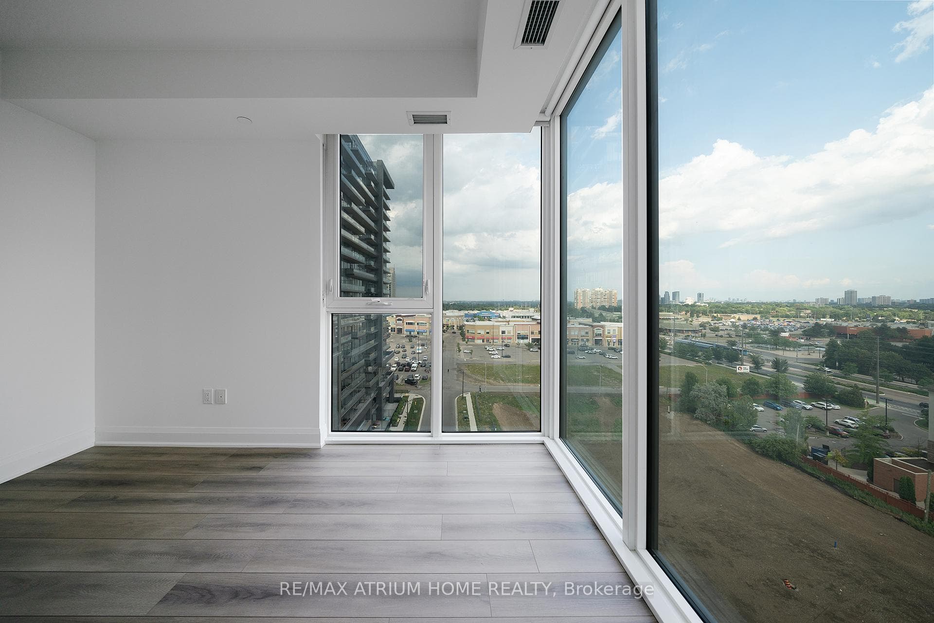 10 Gatineau Drive Unit 1004 photo 12