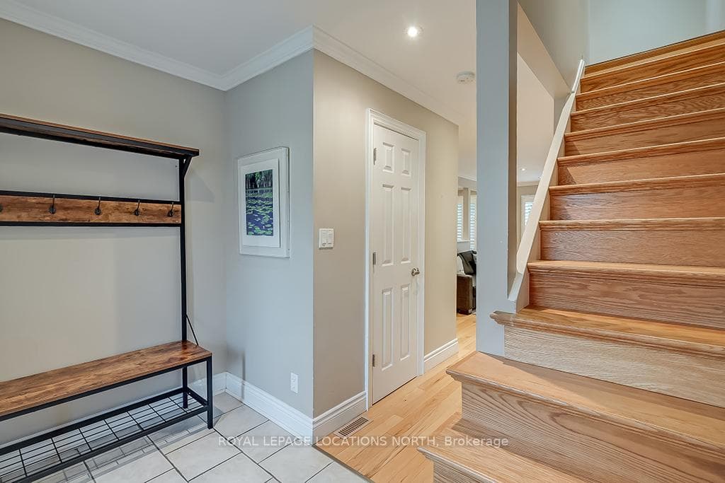 1270 Gainsborough Drive Unit 19 photo 5