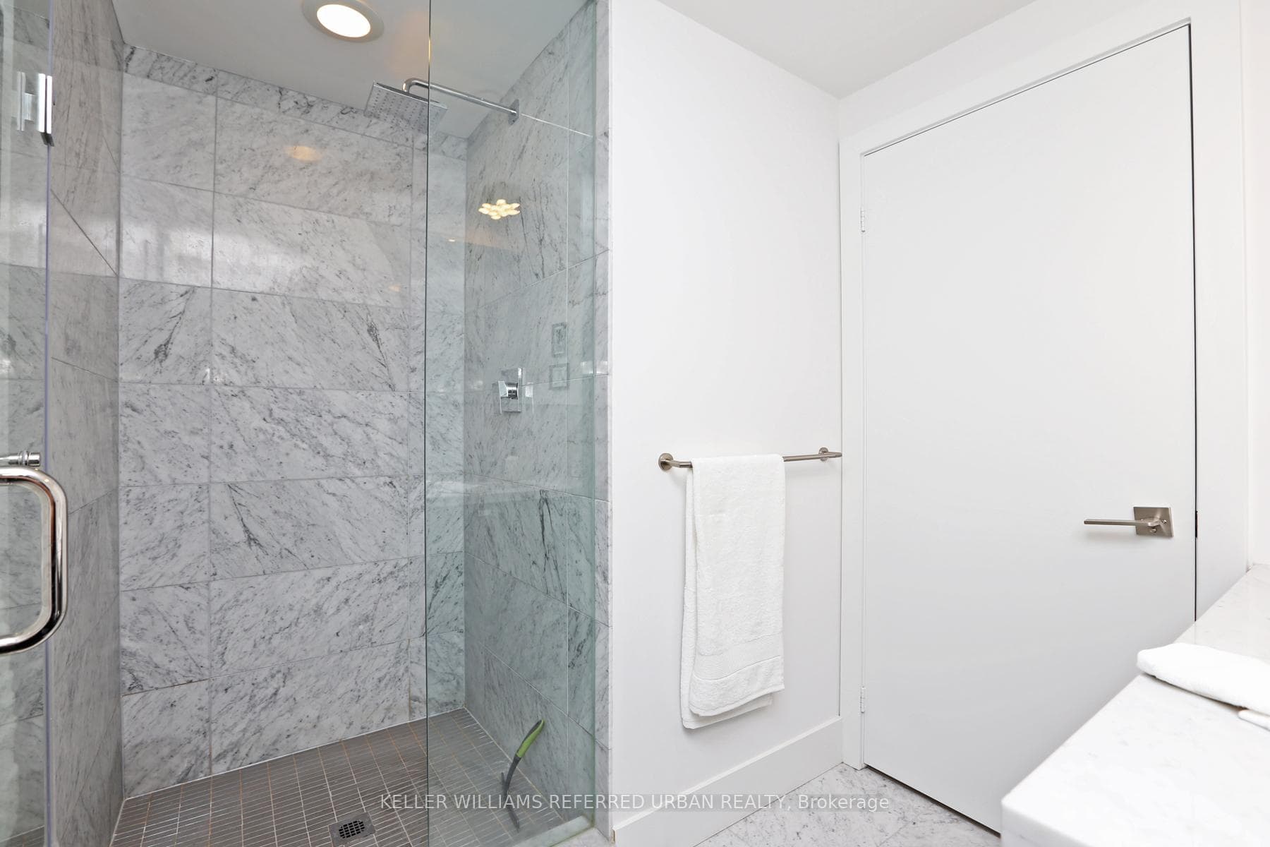32 Davenport Road Unit 907 photo 14