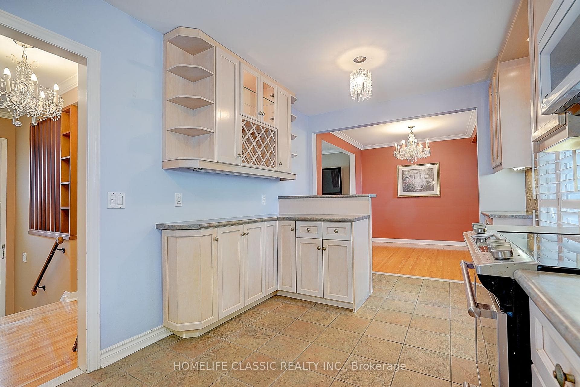 267 IREDALE Road photo 9