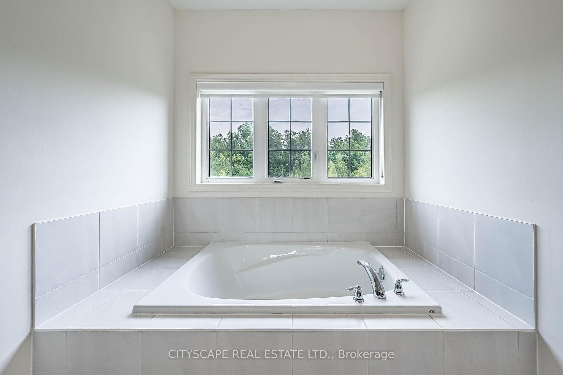 54 Ezra Crescent photo 23