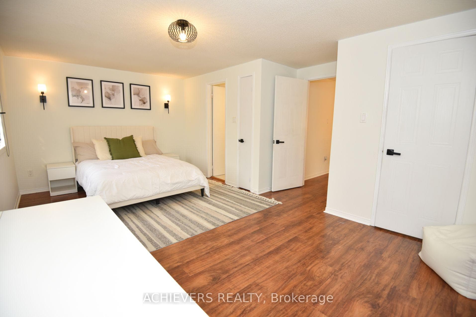 19 Mccullock Crescent photo 24