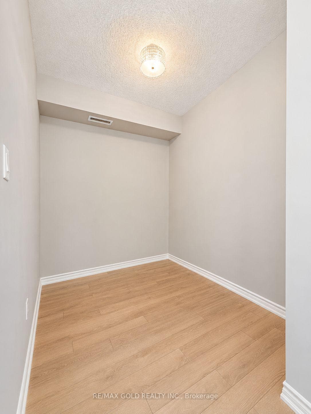 570 Lolita Gardens Unit 442 photo 3