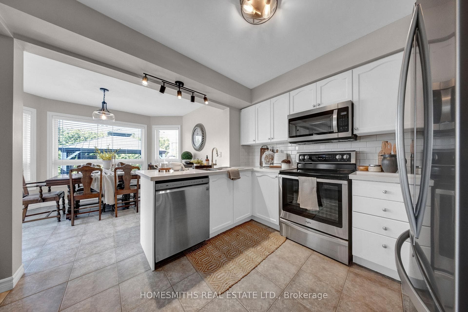147 Sleeman Square photo 9