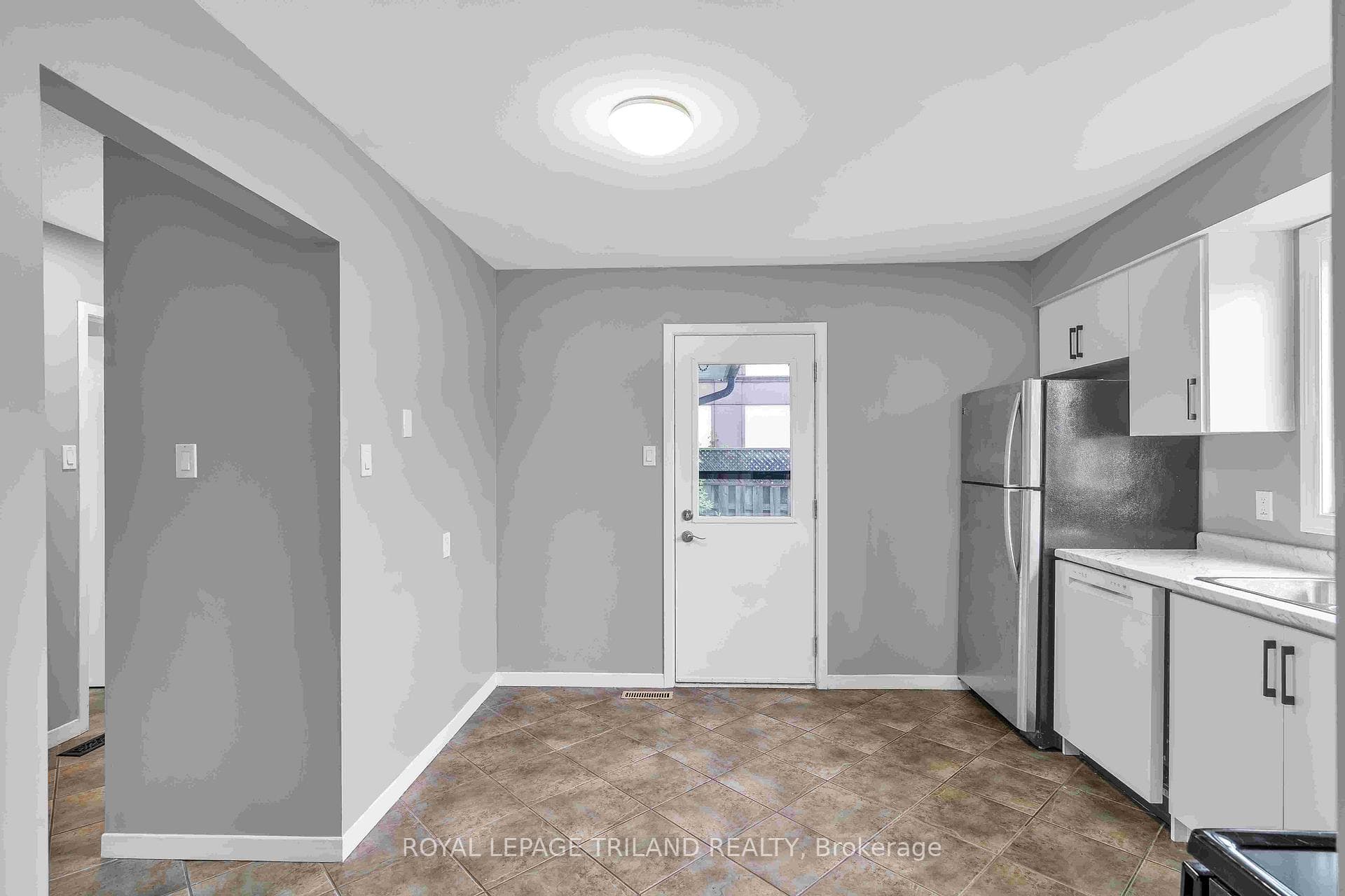 122 Acorn Crescent photo 13