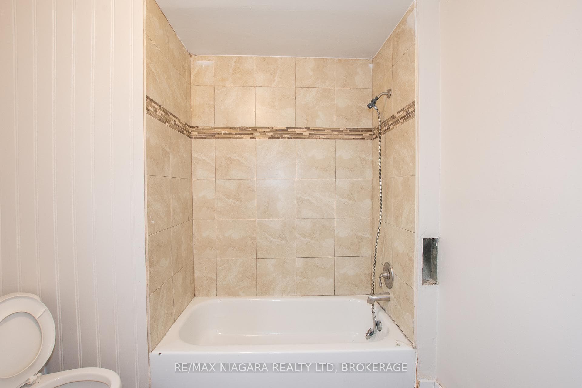 4 Manchester Avenue photo 6