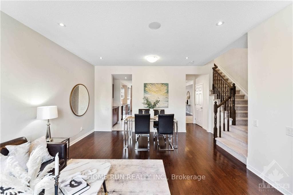 278 LONGFIELDS Drive photo 4