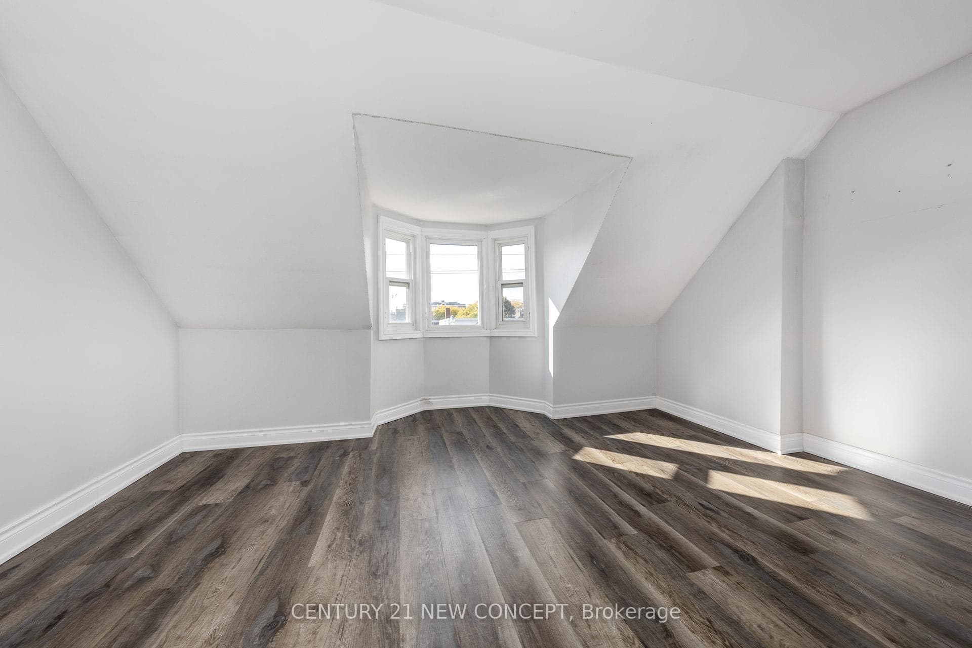 1113 Dufferin Street photo 27