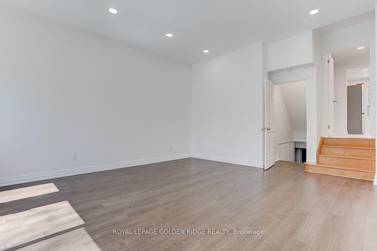 21 Lyndale Drive photo 40