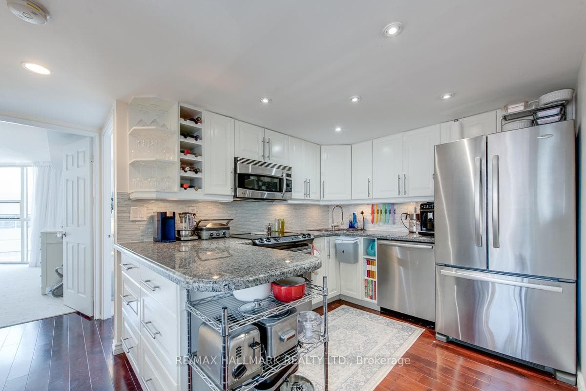 705 King Street Unit 1616 photo 14