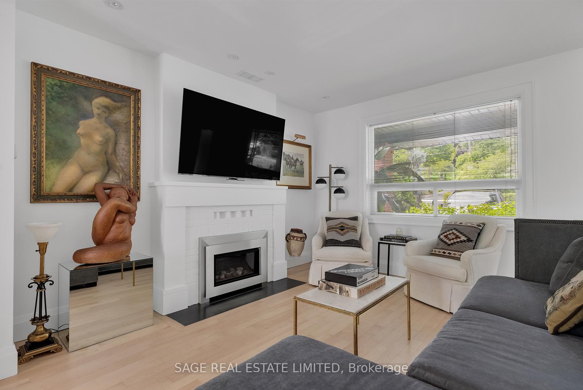 137 Alberta Avenue photo 2