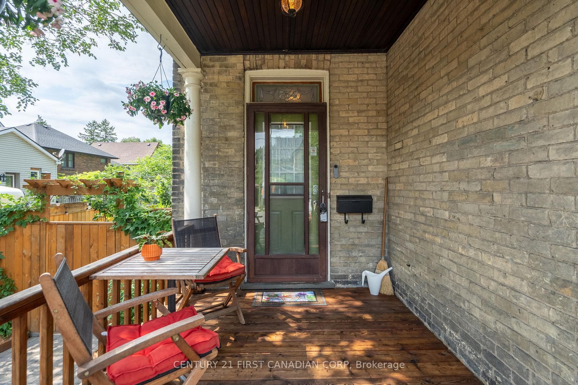 754 LORNE Avenue photo 2