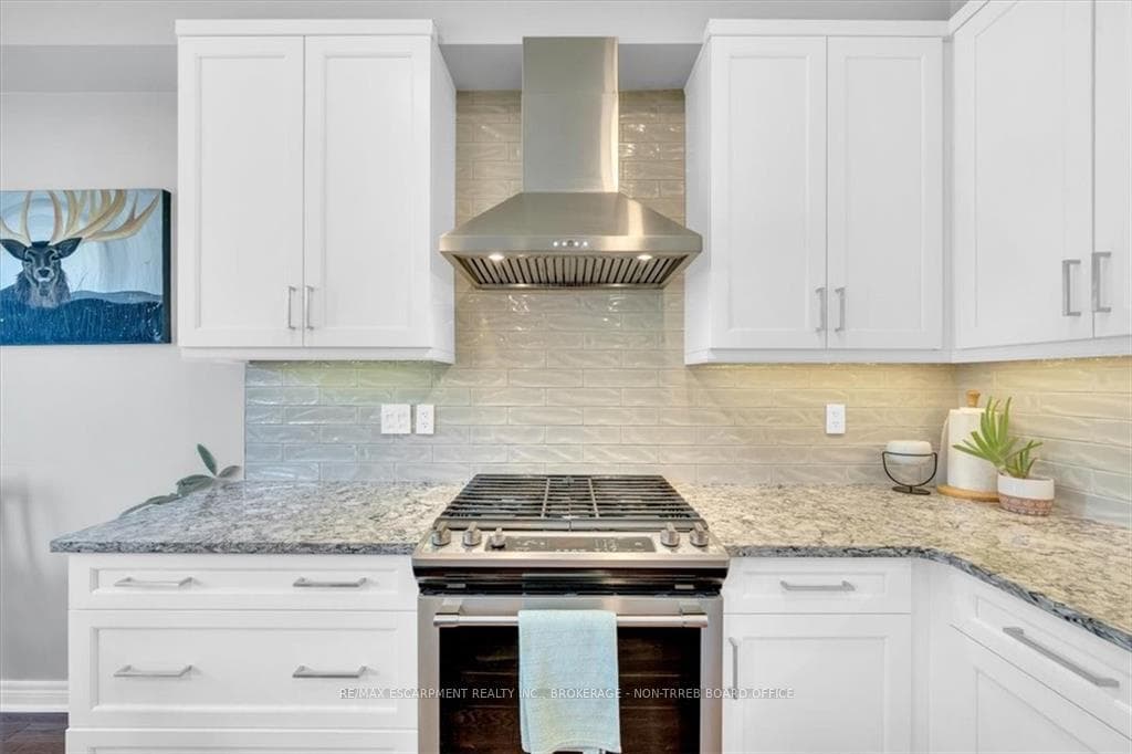 8 Hesham Drive photo 18
