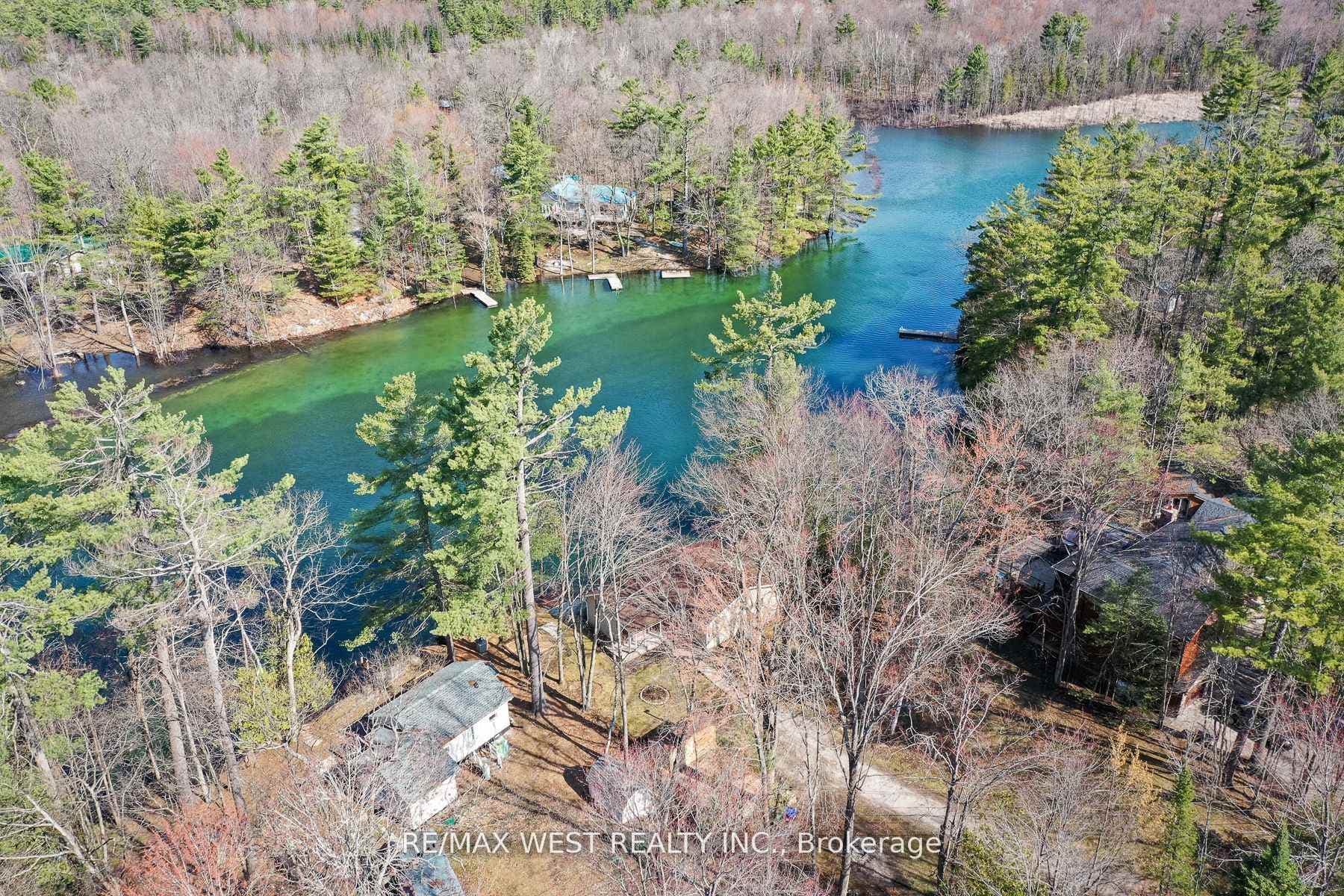 8060 Oakridge Drive photo 1