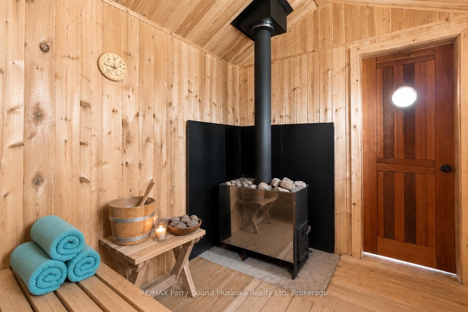 43 15C Island photo 27