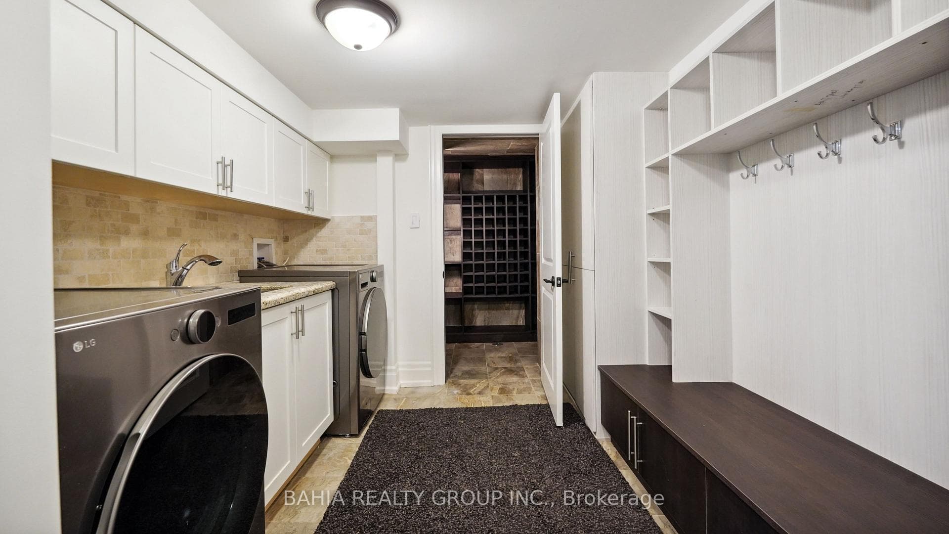 87 St Hubert Avenue photo 27