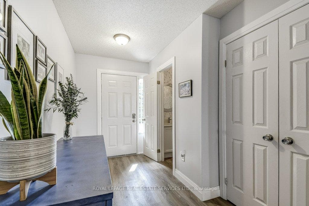 1283 Blanshard Drive Unit 16 photo 4