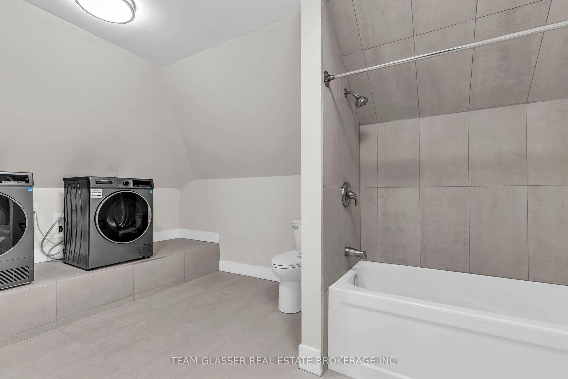 Upper Bathroom w Laundry