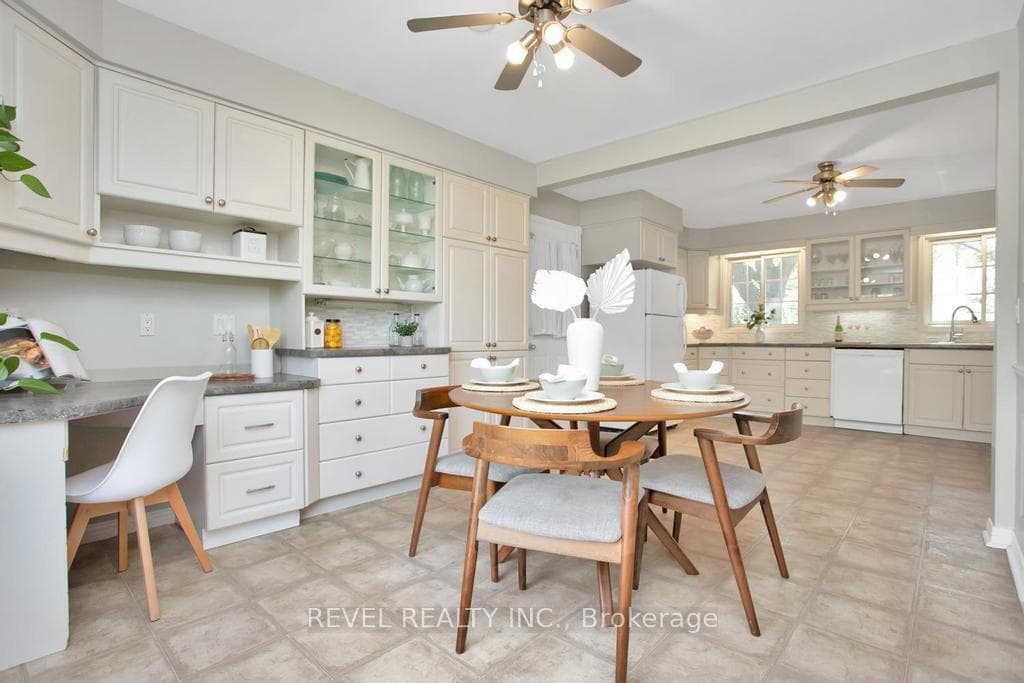98 Larkspur Crescent photo 9