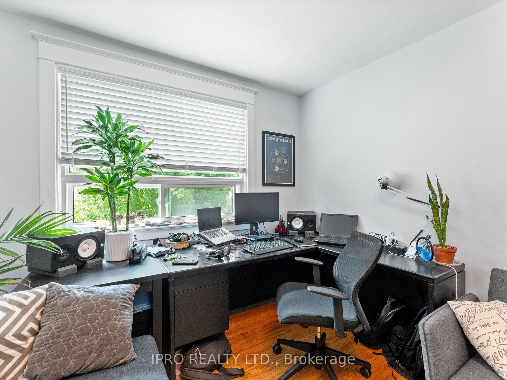1178 Gerrard Street photo 24
