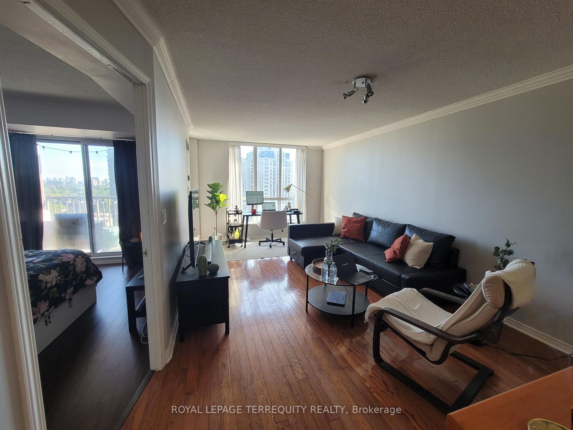 55 Harrison Garden Boulevard Unit LPH1 photo 3